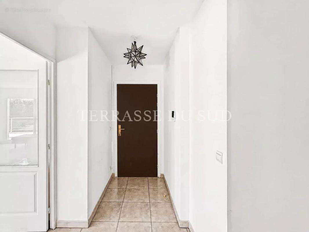 Vente Appartement 4 Pièces, 95 m2 avec 390 m2 de Terrasse et Jardin, Garage - Quartier La Plage - Marseille 8 - photo 10