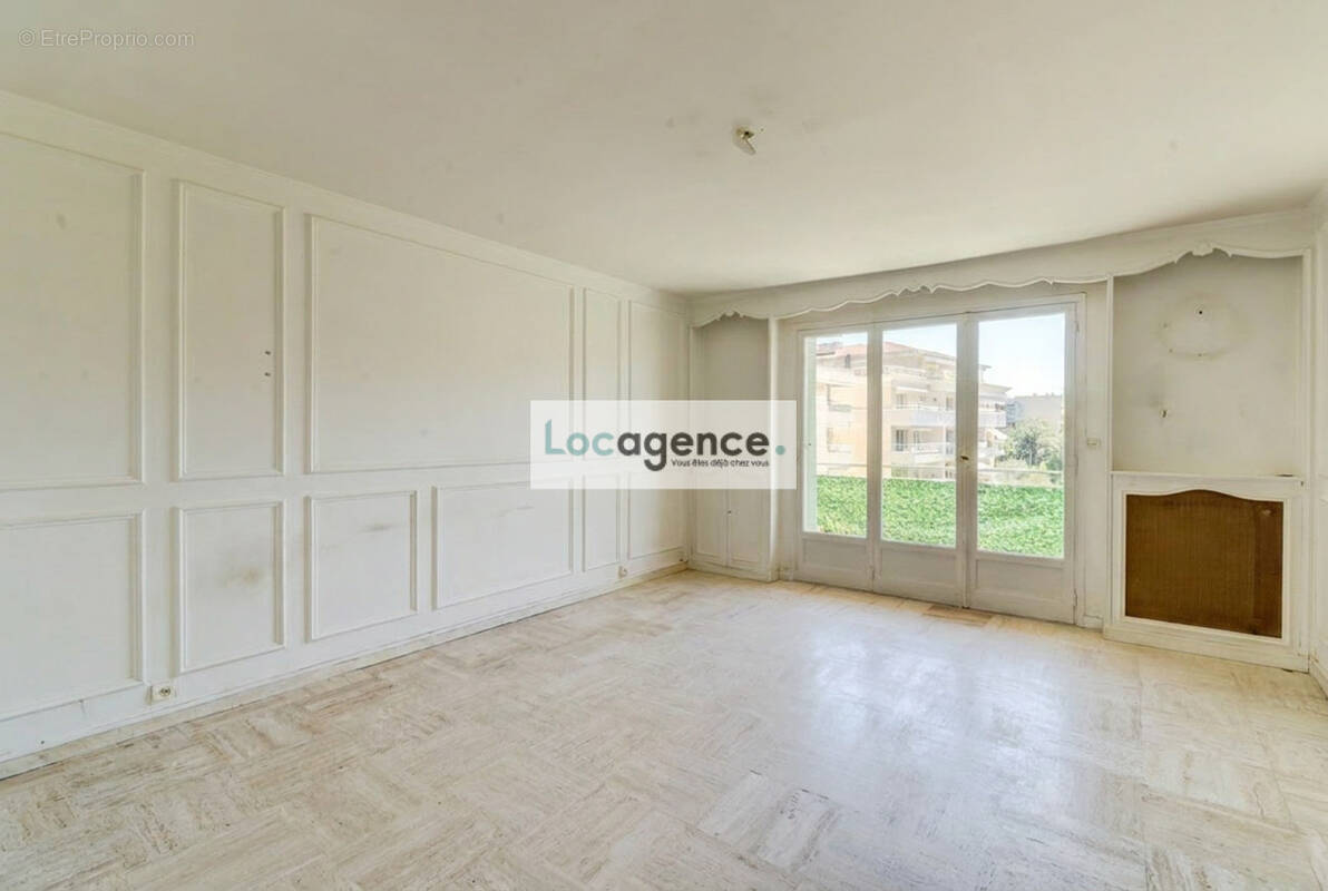Appartement à MANDELIEU-LA-NAPOULE