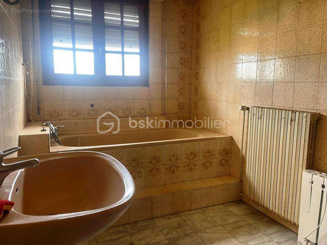 Maison à LE PLESSIS-BELLEVILLE