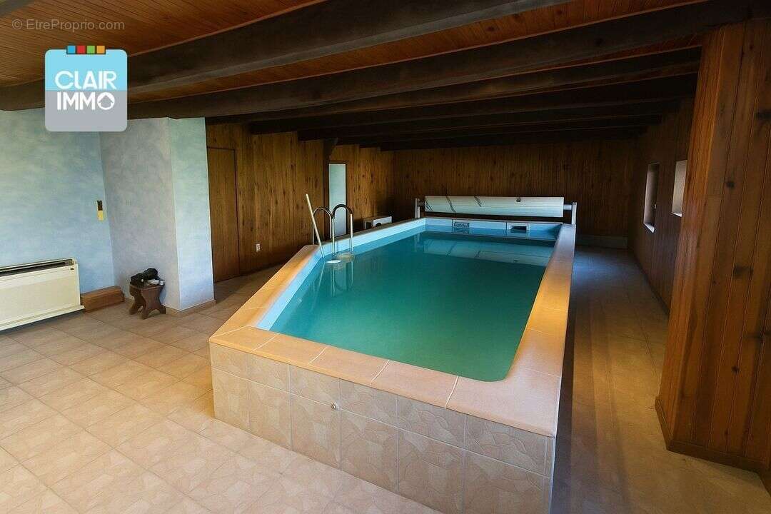 À La Chapelle-Saint-Sauveur - Longère de 287 m² avec - Maison à LA CHAPELLE-SAINT-SAUVEUR