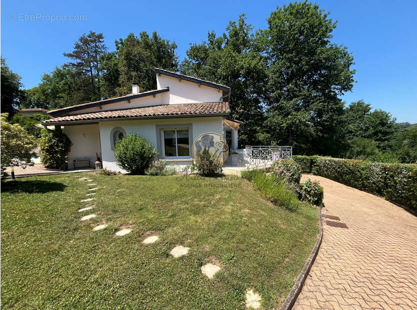 Maison à CHARBONNIERES-LES-BAINS