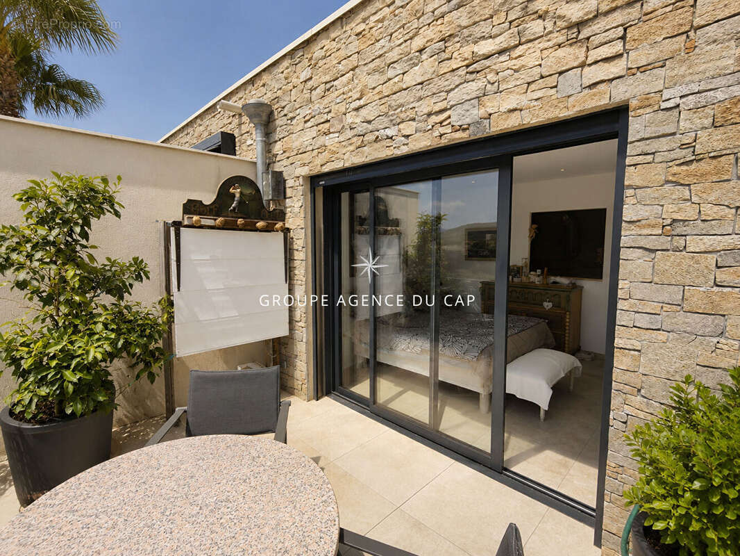 A vendre appartement 4 pieces 3 chambres terrasse apercu mer et vue colline garage et cave 31m² proche centre ville sainte maxim - photo 6