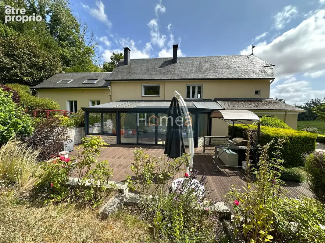 Magnifique propriété de 215 m2 sur 7 769 m2 de terrain - photo 2