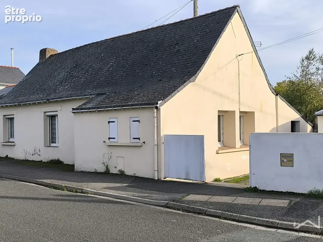 Maison de bourg avec dépendances et petit exterieur - photo 1