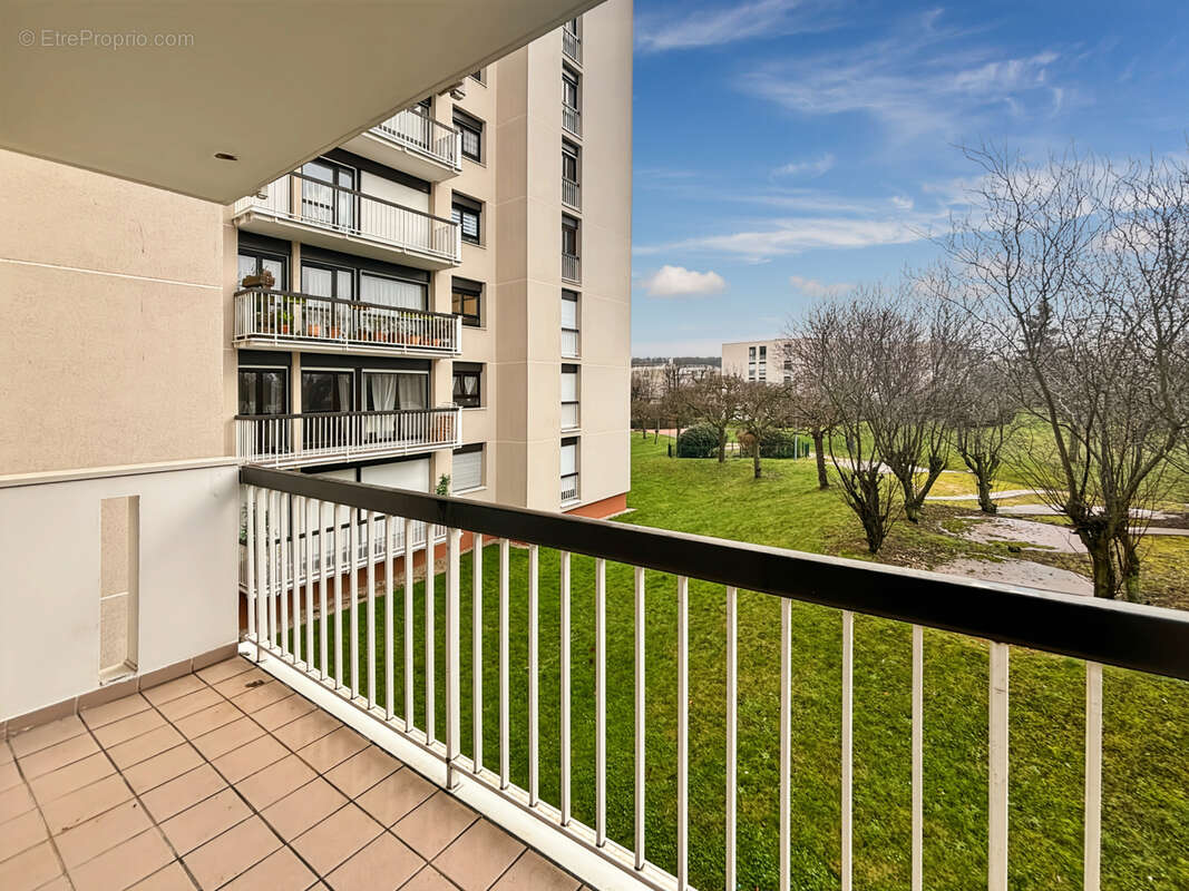 Appartement à LES CLAYES-SOUS-BOIS