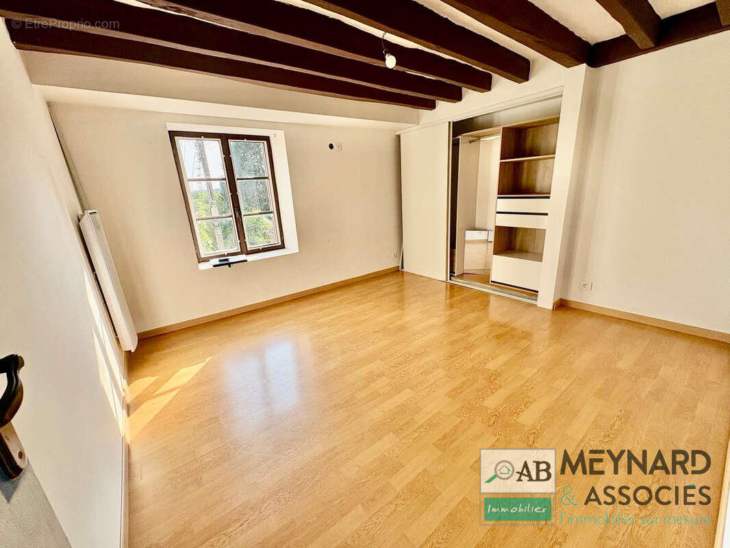 A vendre à MAUPERTHUIS Briarde de 97.81 m2 rénovée en partie avec ses dépendances sur 280 m2 terrain . - photo 5