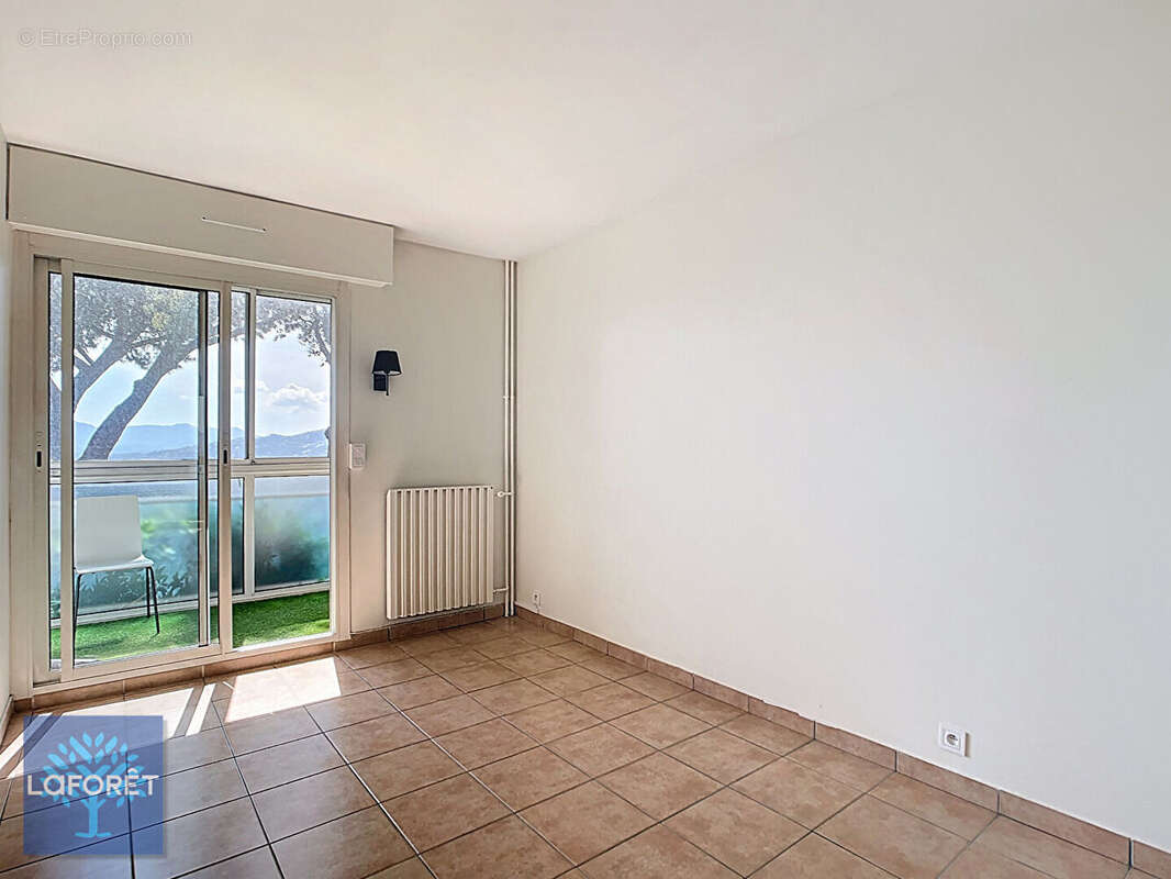 Appartement le cannet 3 pièces 80 m2 - climatisation - vue mer - gardien - piscine/tennis - potentiel - photo 9