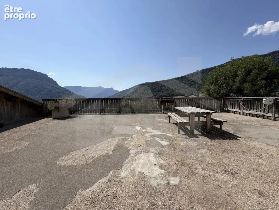 Maison de 151m2 avec terrasse et annexes - photo 5
