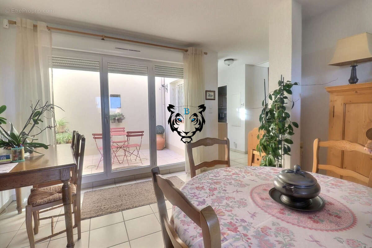 Maison à ROQUEBRUNE-SUR-ARGENS