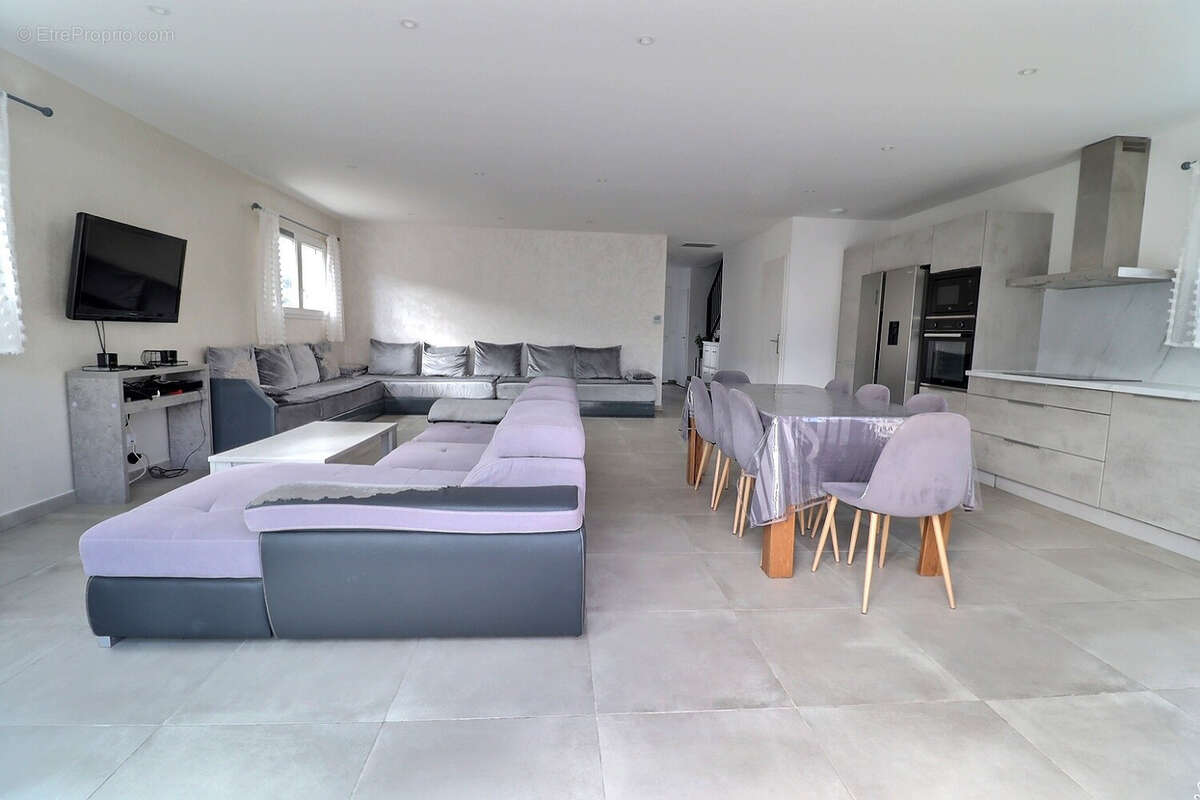 Maison à NEBIAN