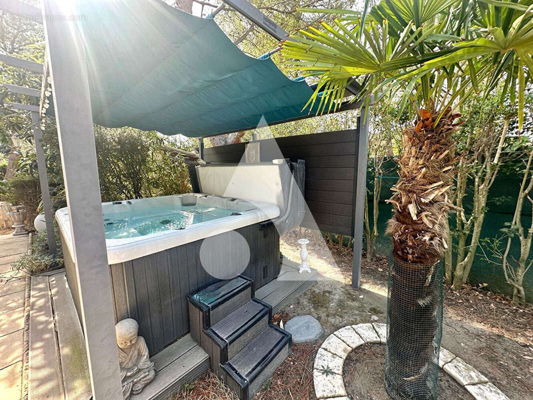 Maison à LA TOUR-D&#039;AIGUES