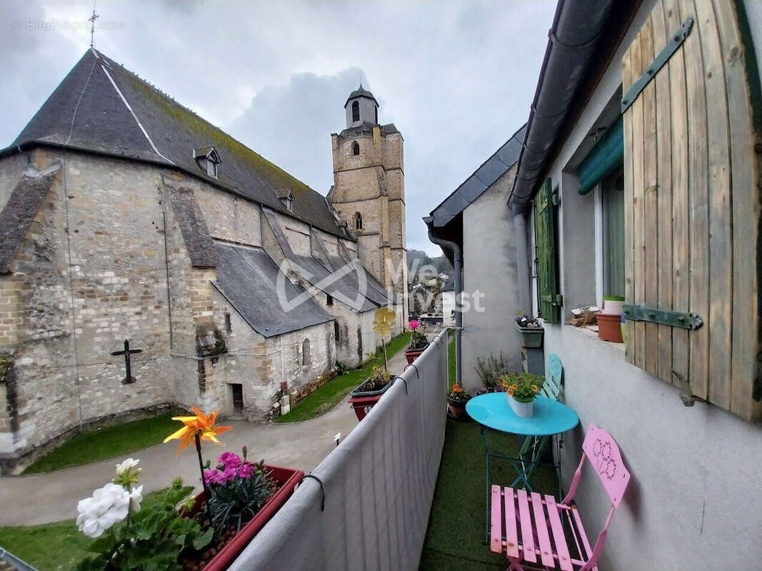 Appartement à NAY