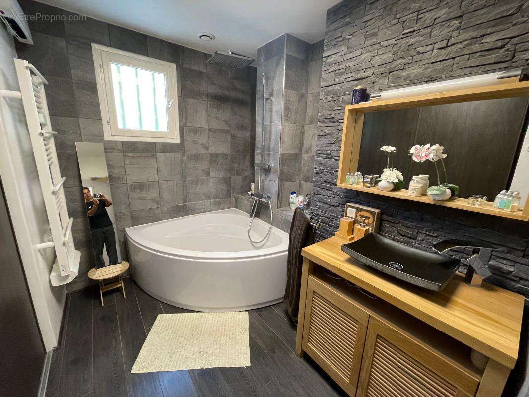 A vendre gareoult 83136 belle maison individuelle de plain pied ! - photo 13