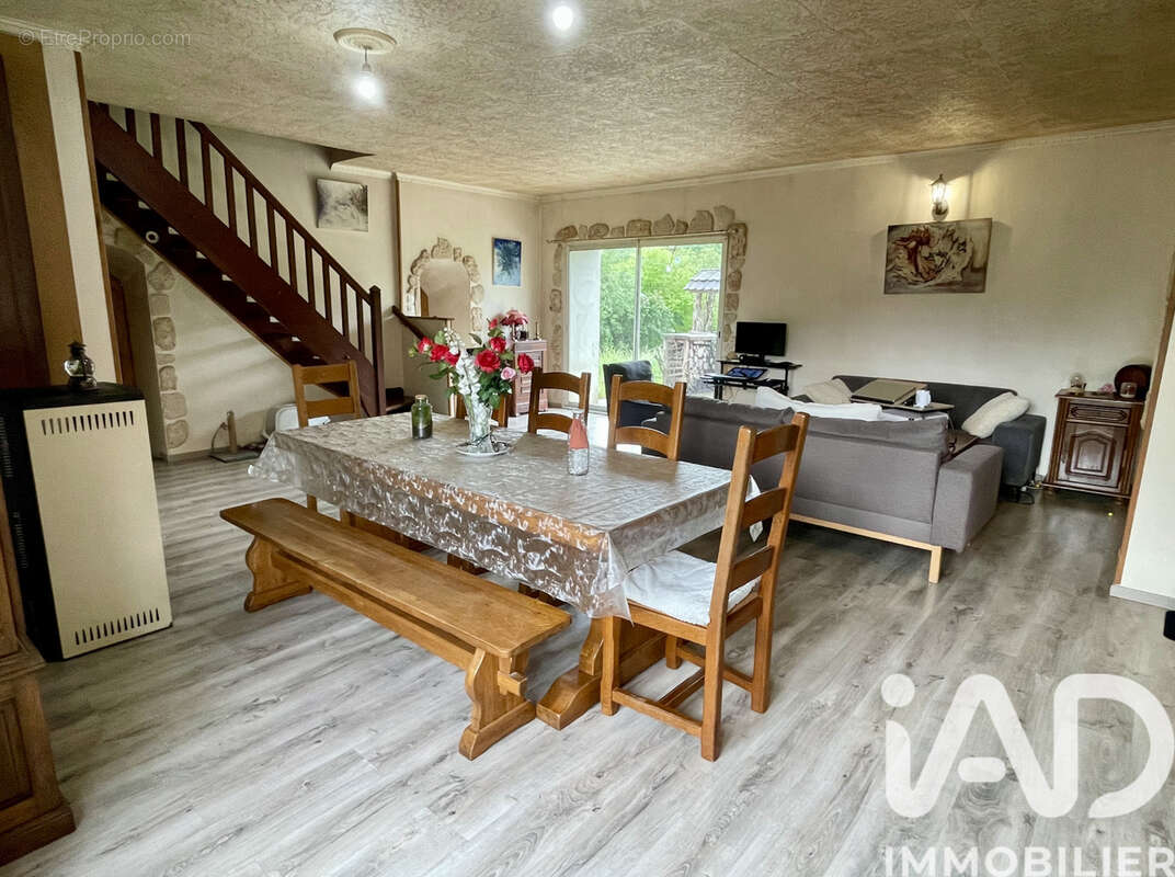 Maison 207 m² à Les Bordes  - photo 5