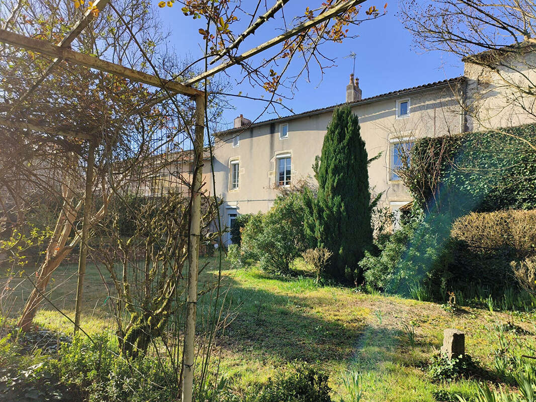 Maison à LA MOTHE-SAINT-HERAY