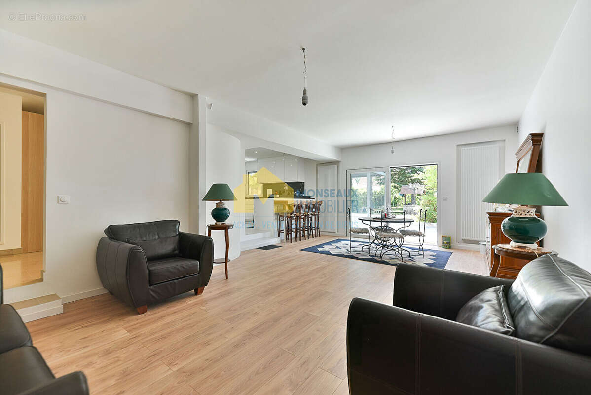 Maison à SAINTE-GENEVIEVE-DES-BOIS