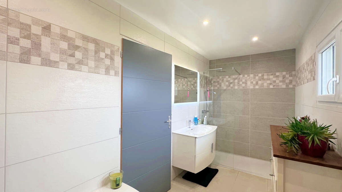 Maison à SAINT-CERGUES