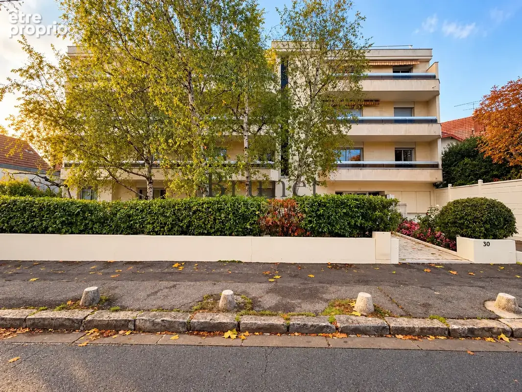 Quatre pieces immeuble standing - quartier mairie - photo 2