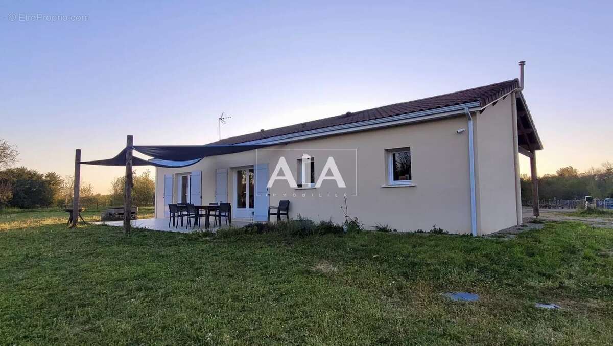 Maison à FOUQUEURE