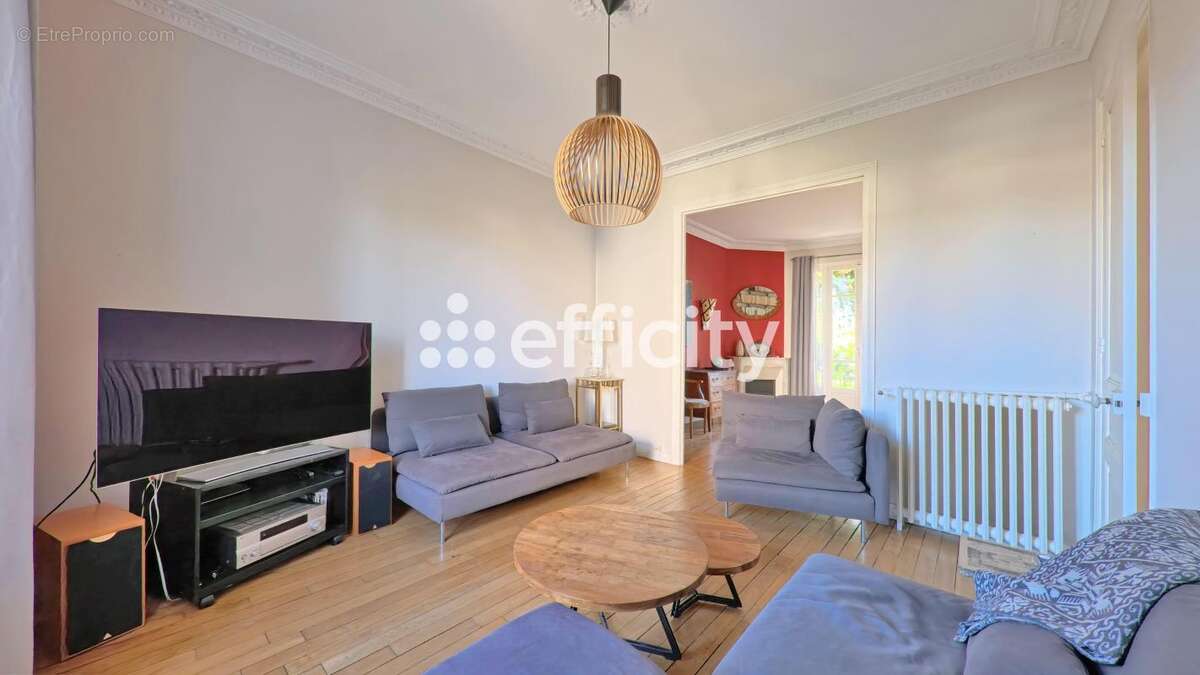 Maison à CHENNEVIERES-SUR-MARNE