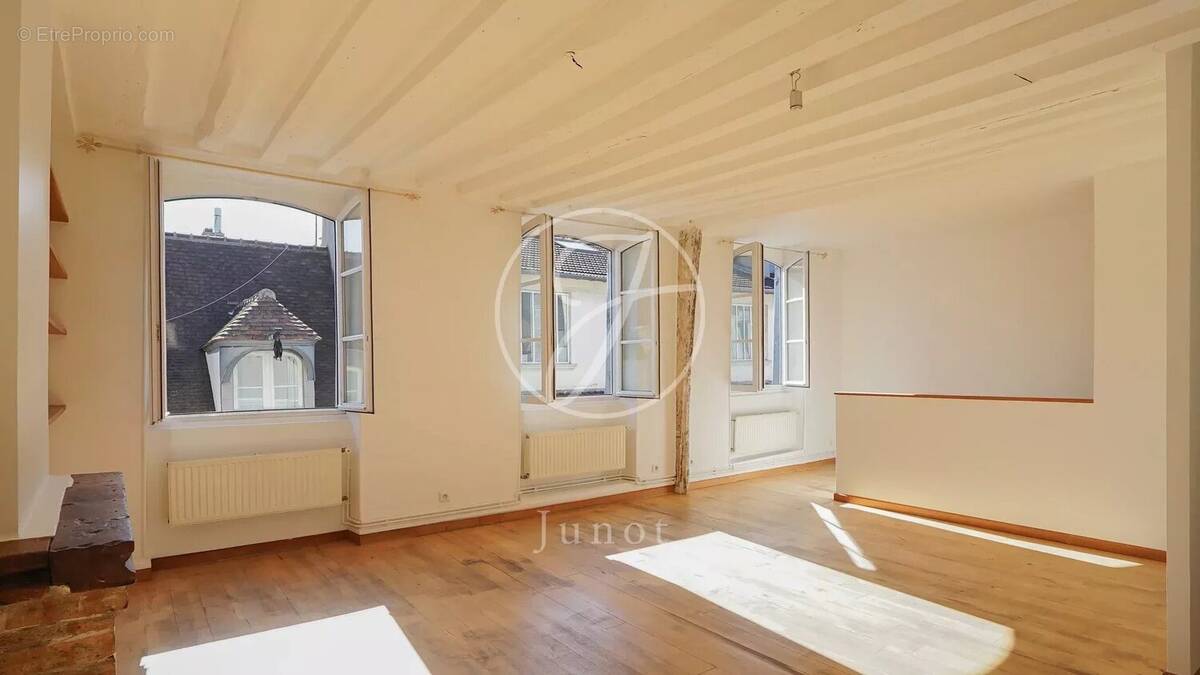 Appartement à PARIS-3E