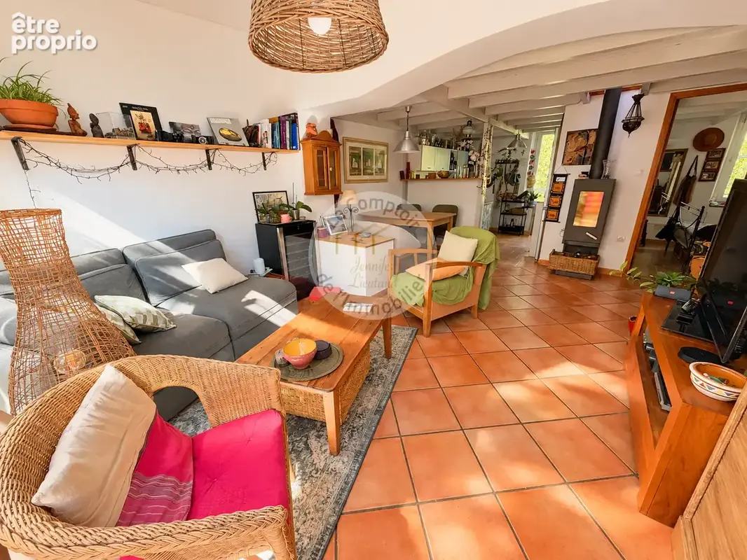 La panouse : bien atypique, esprit maison, avec terrasse et jardin privatif - photo 6
