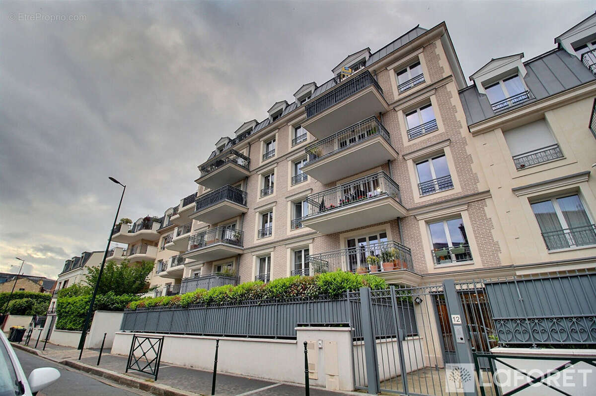 Appartement à LA GARENNE-COLOMBES