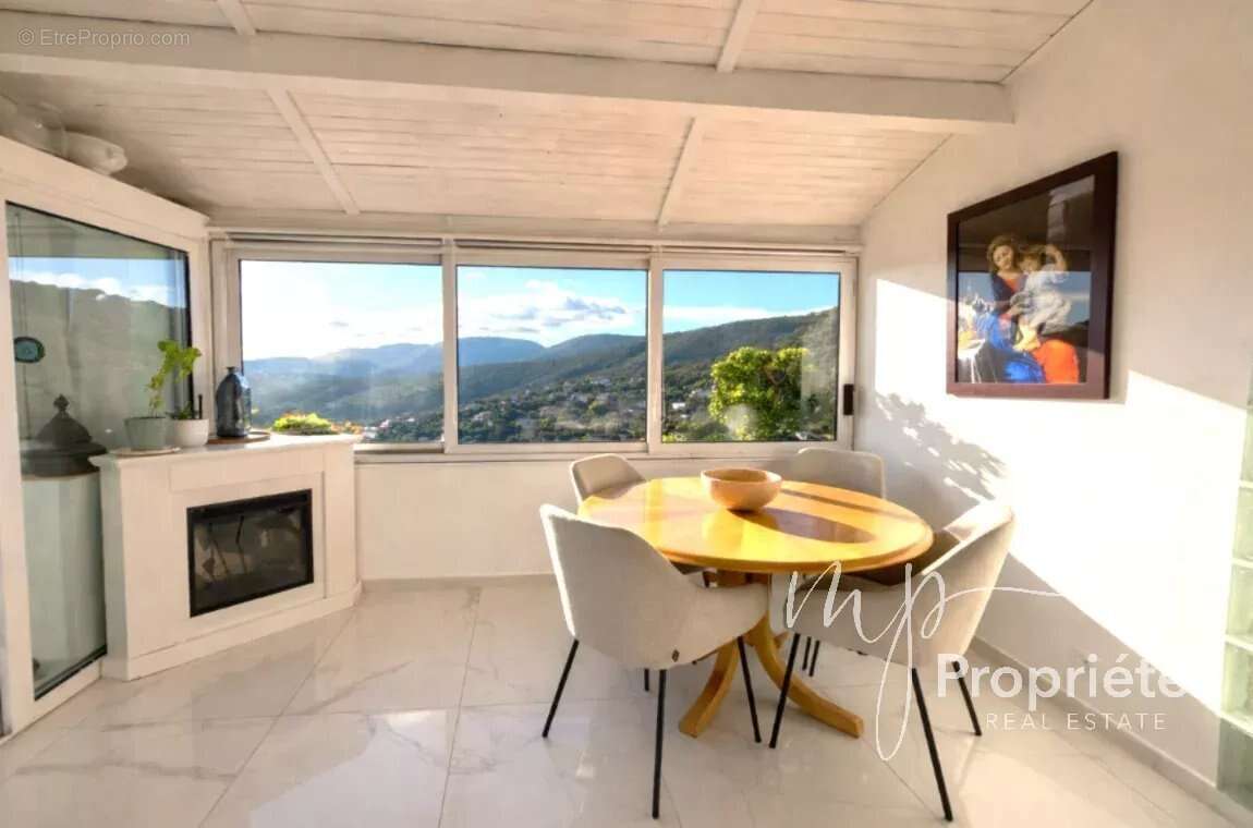 Appartement à LA CROIX-VALMER