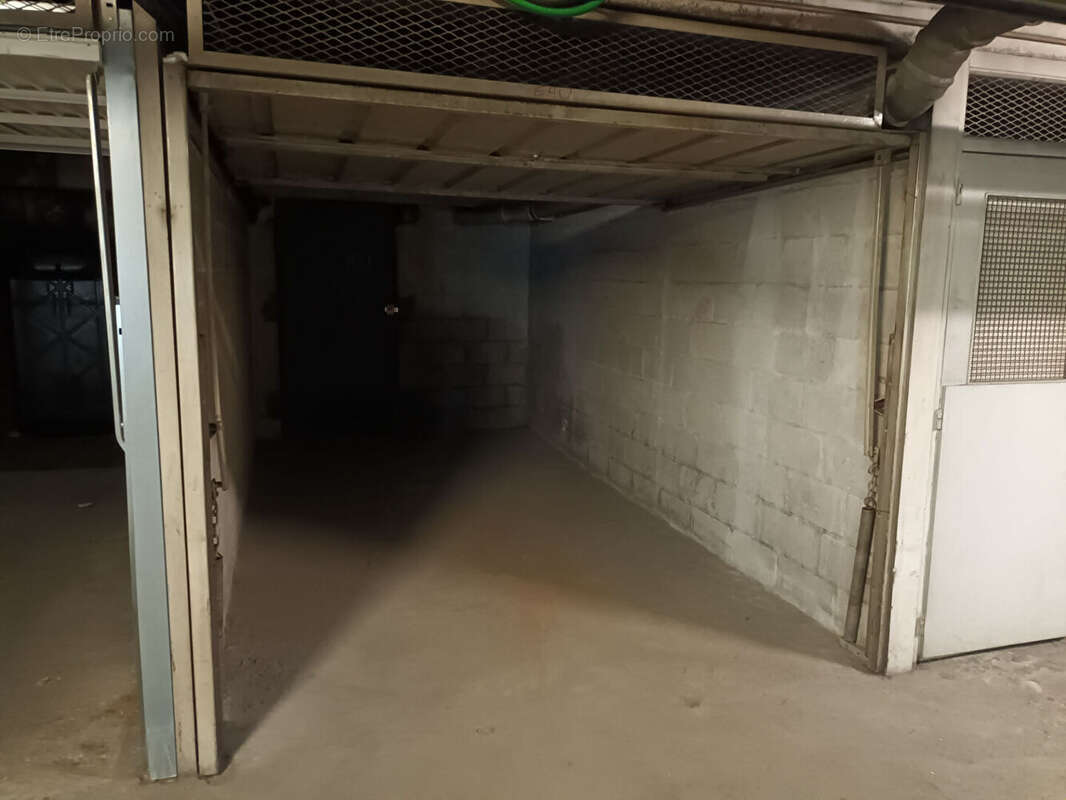 Parking à PARIS-15E