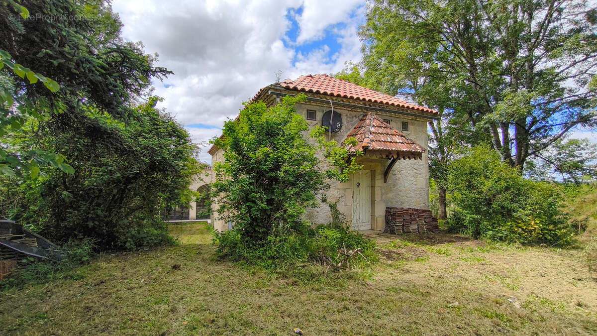 Maison à CASTELSAGRAT
