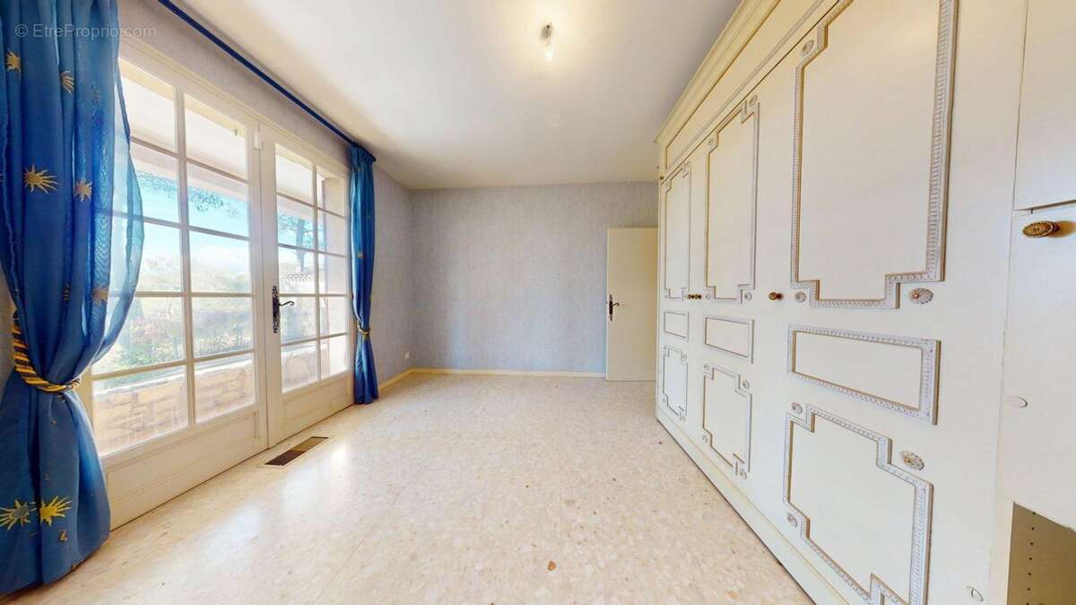 Maison à SAINT-CLEMENT-DE-RIVIERE