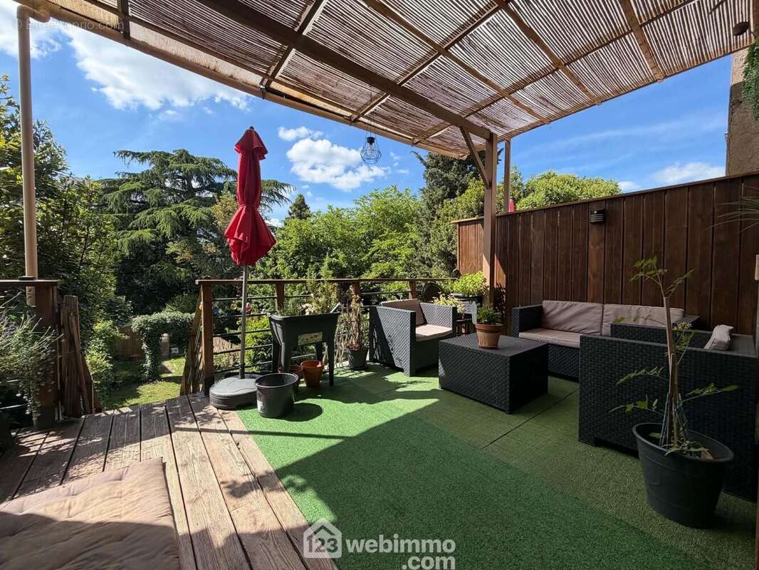De 14,8 m2, sans vis-à-vis, - Maison à CHATELLERAULT