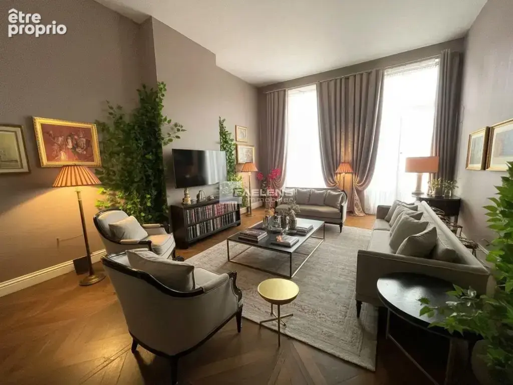 Séjour lumineux avec magnifique parquet chevrons - Appartement à LILLE