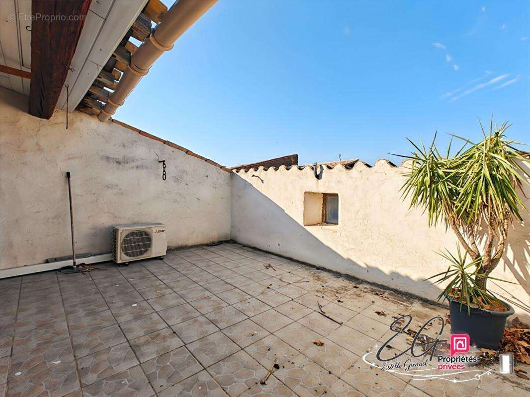 Maison de caractère traversante avec terrasse, atelier et vaste garage - photo 2