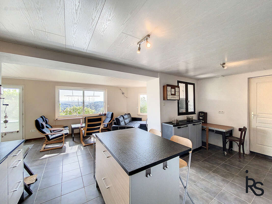 A 5 minutes d’un village avec tous les commerces, une maison de 106 m2 avec piscine et 965 m2 de terrain. - photo 17