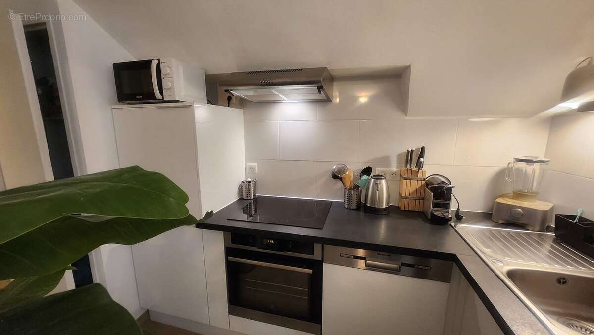 LA CIOTAT APPARTEMENT T2 ENTIERREMENT RENOVE - parfait état - - Appartement à LA CIOTAT