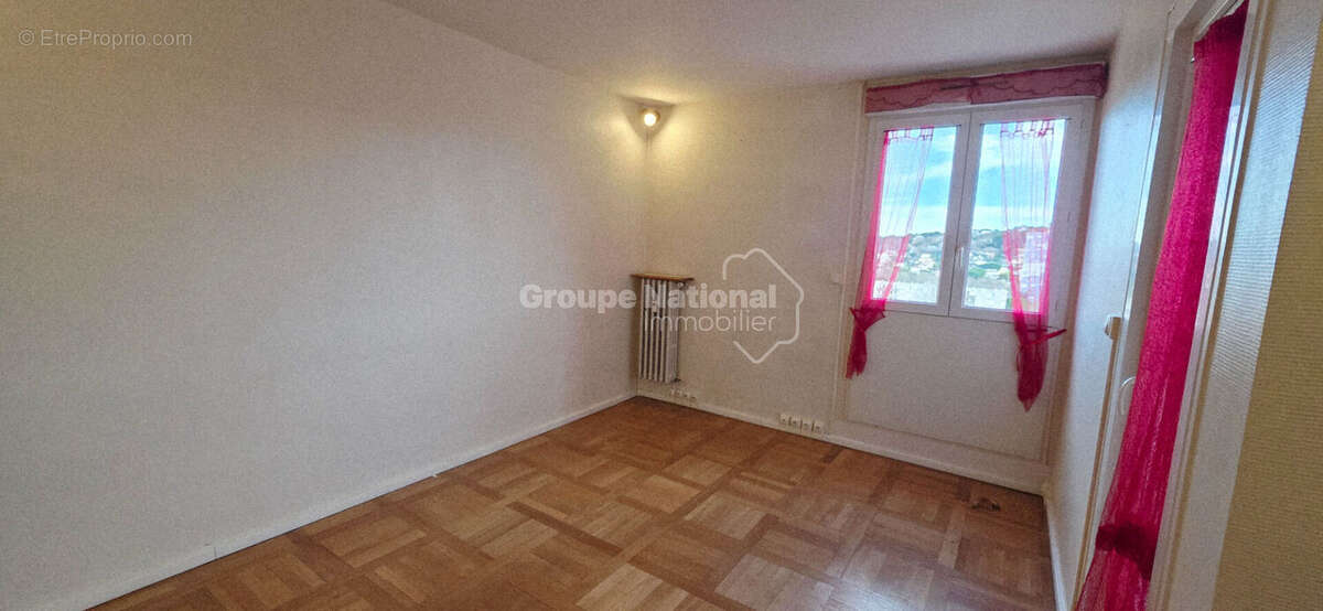 Appartement à BAGNOLS-SUR-CEZE