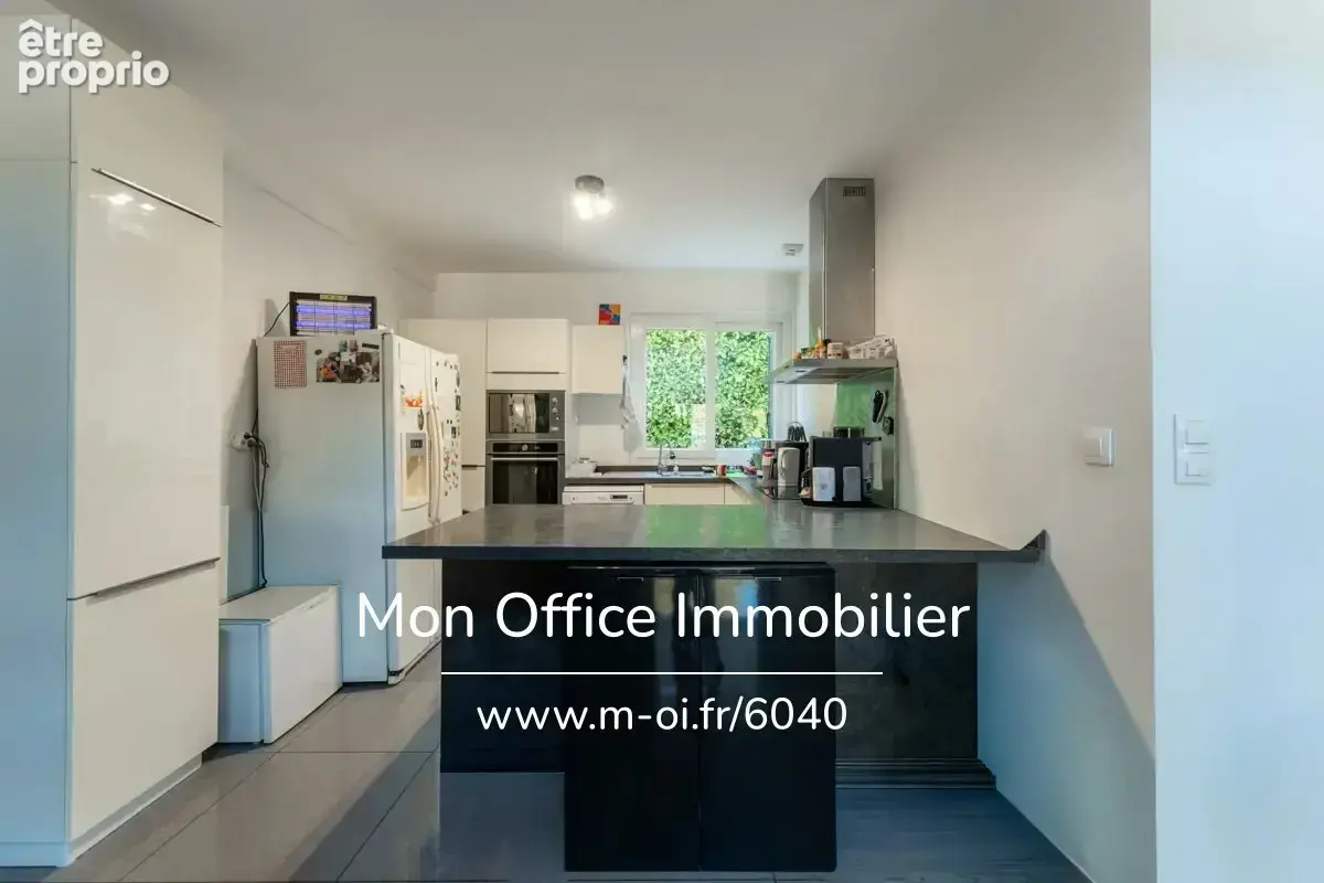 Référence : 6040-ABR. - Villa familiale rénovée de 166 m², DPE A, piscine et terrain paysager à Mimet - photo 4