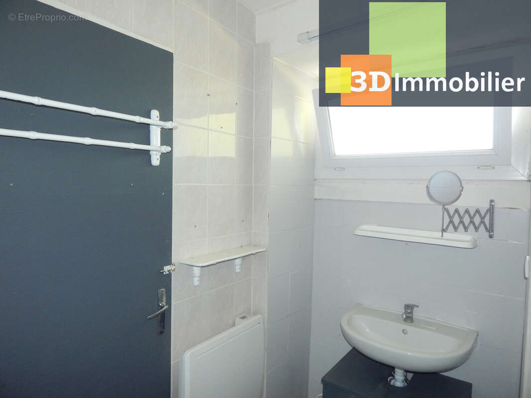 SALLE DE DOUCHE LOGEMENT RDC - Maison à LONS-LE-SAUNIER