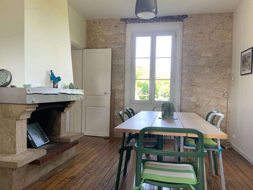 Ancien pavillon de chasse du château de nanteau-sur-Lunain avec ses dépendances - photo 8