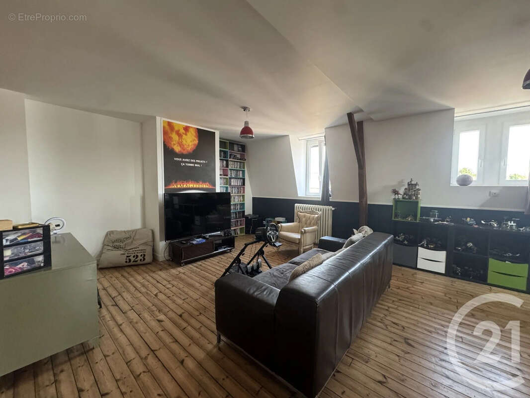 Maison 245 m² à Saint-Quentin  - photo 12