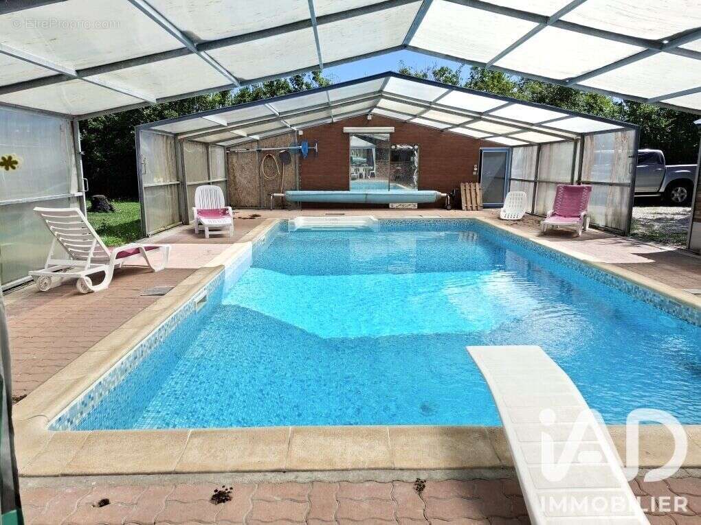 Maison 303 m² à Guilly  - photo 2