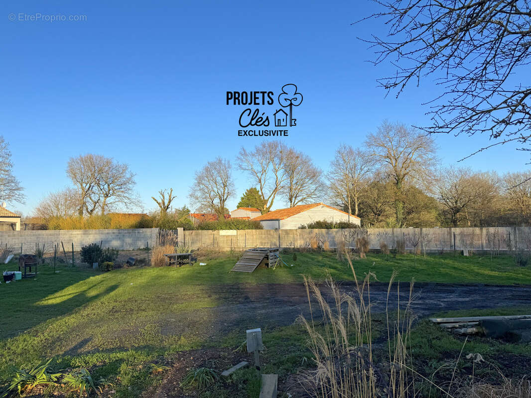 Terrain à GROSBREUIL