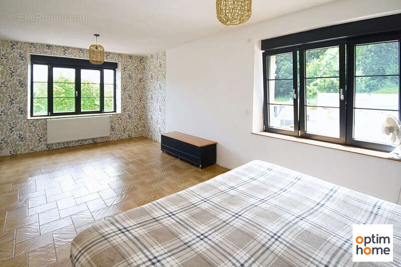 Une propriété de caractère de 325 m² sur plus de 35 ares, avec piscine et 11 garages ! - photo 39