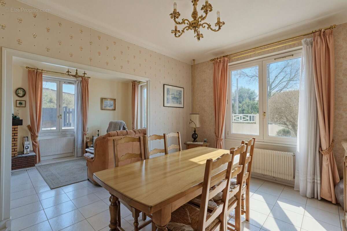 Maison 110 m² à Bron  - photo 7