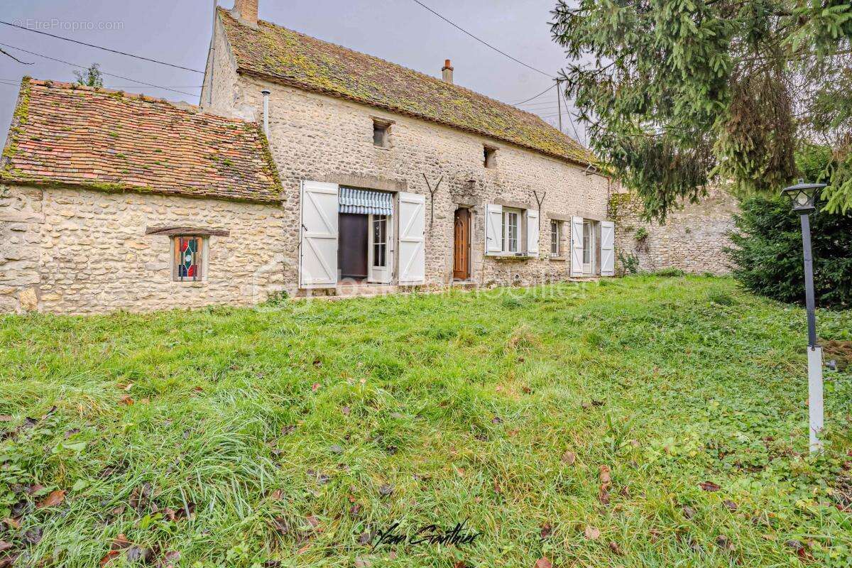 Maison à ORMOY-LA-RIVIERE