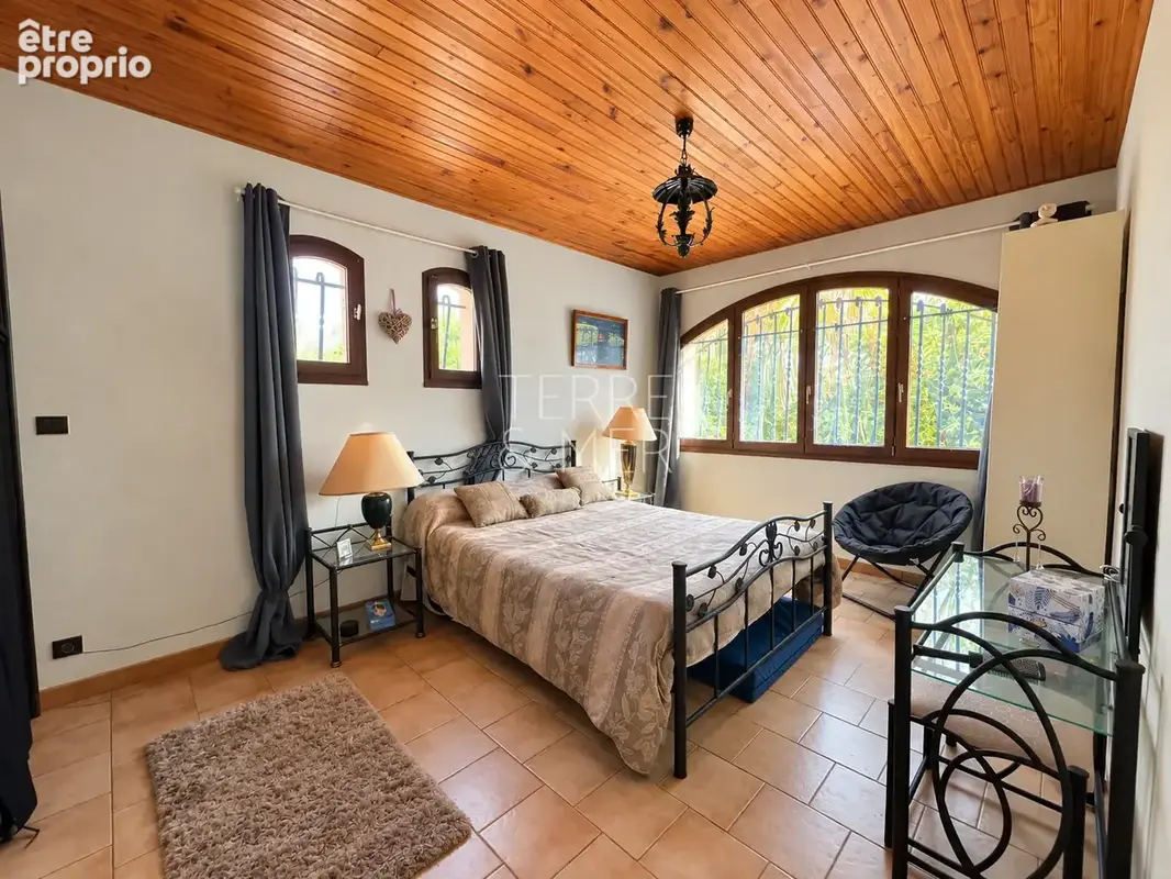 Maison en 3 faces  avec piscine, garage proche port. - photo 14