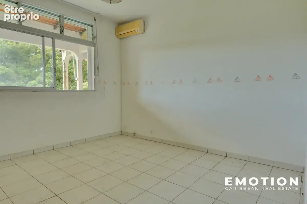 Villa à T9   À Rénover - Fort potentiel   420 m2 - 2 600 m2 de terrain - photo 9