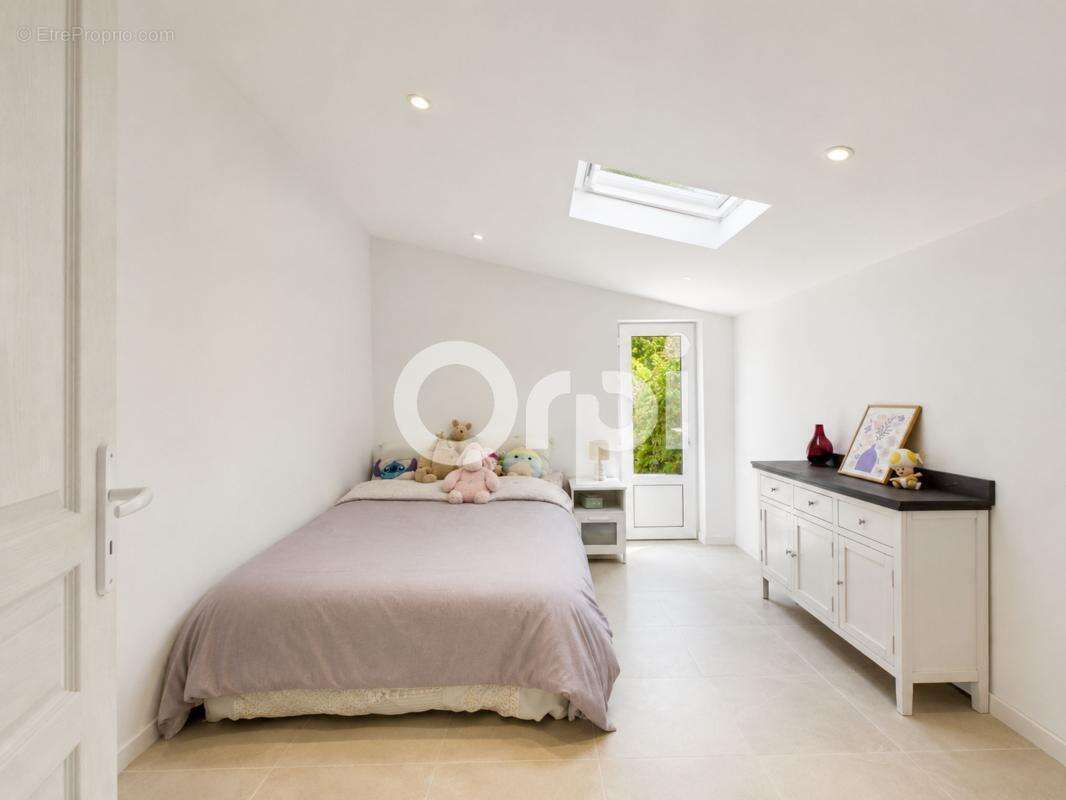Villa individuelle renovee – vue panoramique - calme absolu - belles prestations - piscine / bassin poissons - jardin - photo 20