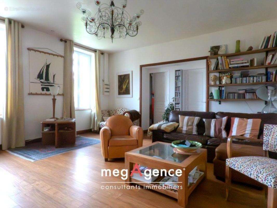 Maison en parfait etat - avrille proche longeville sur mer - photo 6